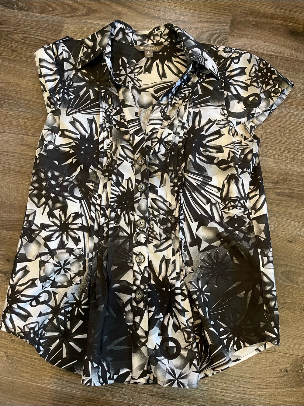 Spanner Size 2 Black White Grey Abstract Print Pleated Button Up Top